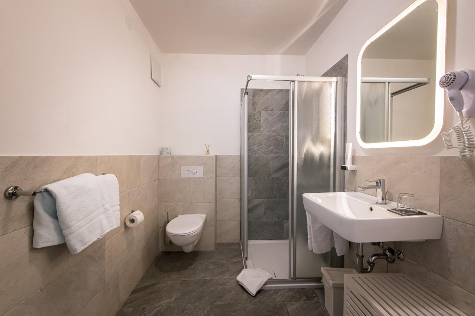 Am Schloss Guest House Brunico Habitación foto