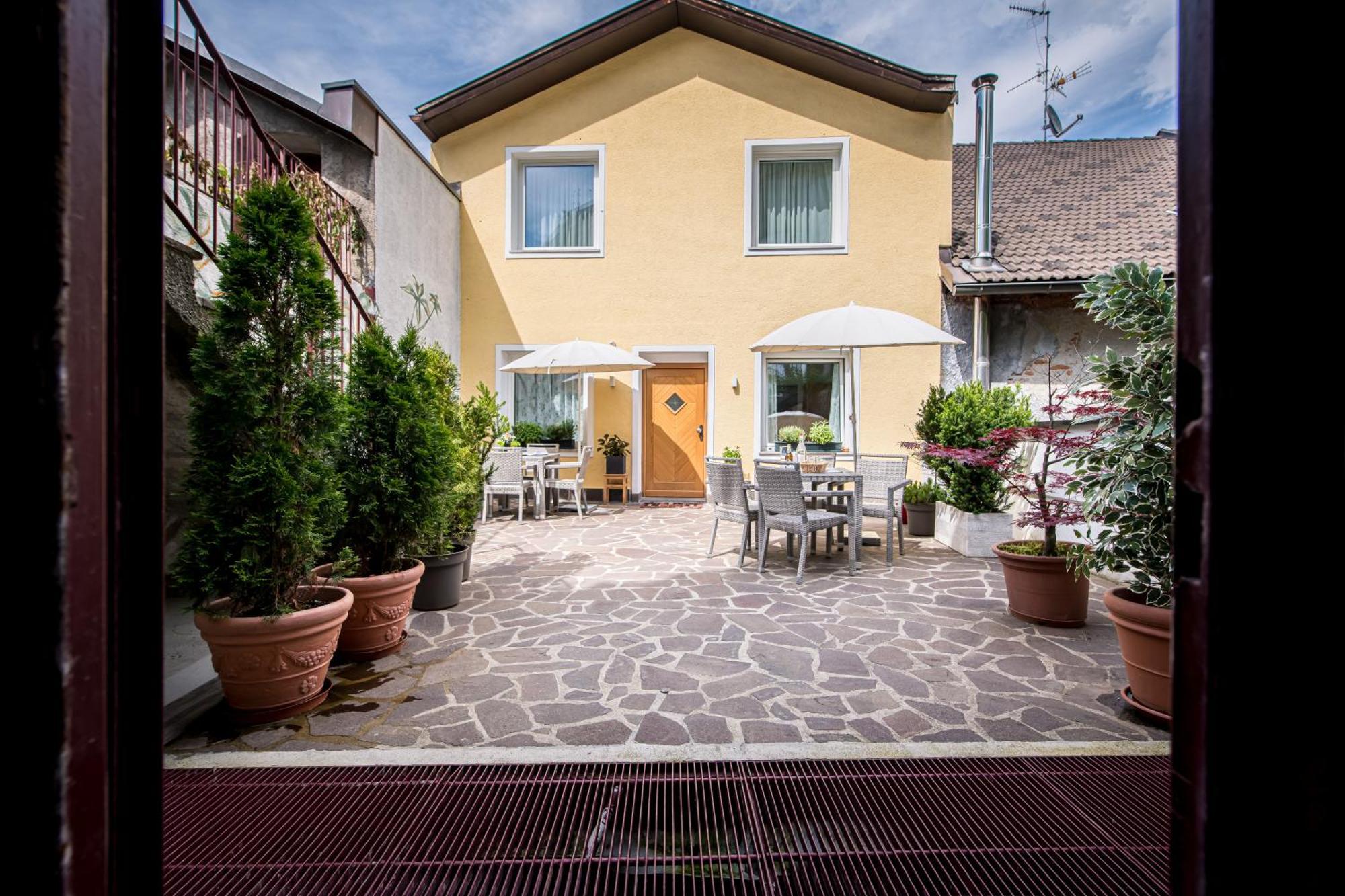 Am Schloss Guest House Brunico Exterior foto
